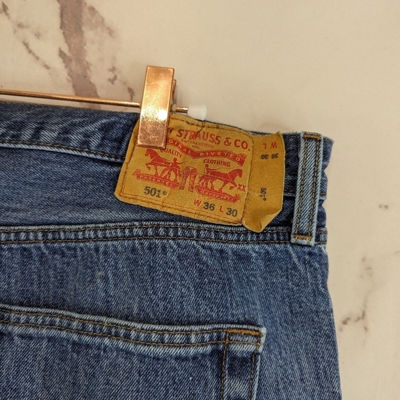 Vintage Levis Jeans Mens 36 X 30 501 XX Y2K Denim Rigid Button Fly Distressed - Picture 13 of 13